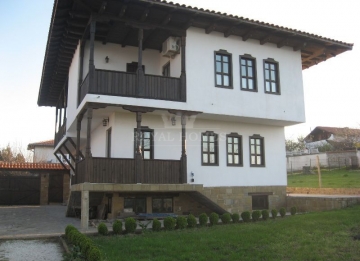 Купить замечательный луксозный дом в Болгарии на берегу моря. Недвижимость в Болгарии для круглогодичного проживания.