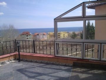 Меблированная квартира на продажу в Болгарии с видом на море. Вторичная недвижимость в городе Бяла.