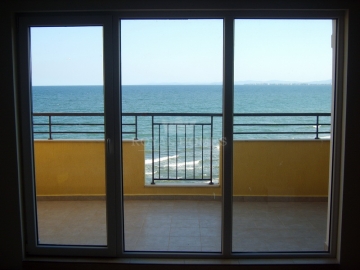 Купить квартиру с фронтальным видом на море в Ахелое. Вторичная недвижимость в Болгарии на первой линии моря.
