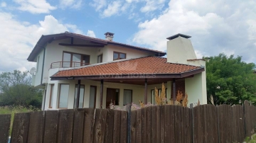 Дом в Болгарии с бассейном недалеко от моря. Недвижимость в сельской местности.