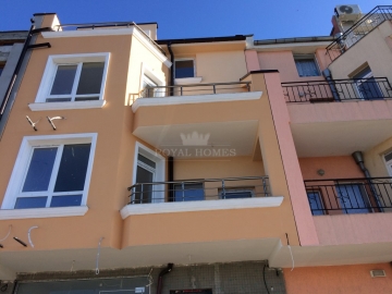 Продажа четырехэтажного здания (дома) с магазином в Несебр, квартал Черное море.