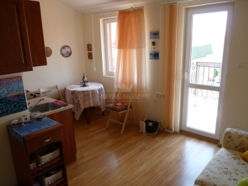 Дешевая квартира в Несебр на берегу моря. Вторичка в Болгарии для летнего отдыха.