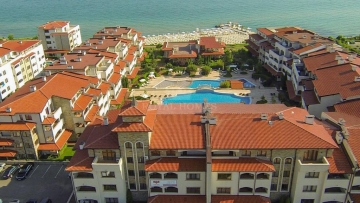 Недвижимость в Болгарии класса Люкс на первой линии моря. Купить квартиру в Святом Власе, комплекс Casa Real.