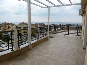 Квартира типа пентхаус с видом на море в Святом Власе. Вторичная недвижимость в Болгарии.