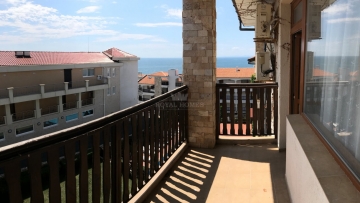 Трехкомнатная квартира с видом на море в городе Святой Влас. Вторичная недвижимость в Болгарии в комплексе Трявна Бийч, первая линия моря.