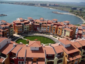 Предлагаем квартиры на первой линии в Болгарии – комплекс Марина Кейп. Недвижимость в Ахелой недорого.