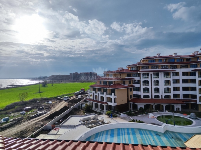 Однакомнатные квартиры на первой линии моря в Ахел