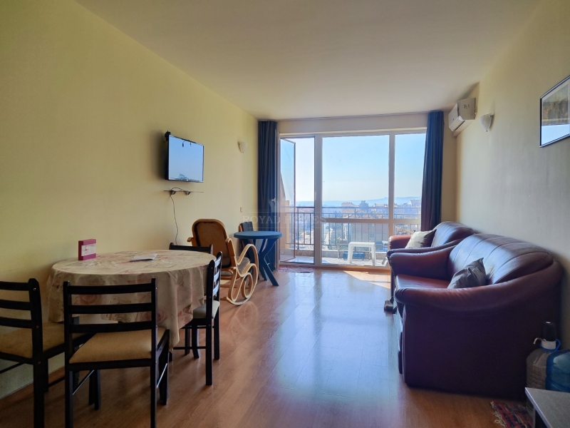 Двухкомнатная квартира (1 спальня) с двумя терраса