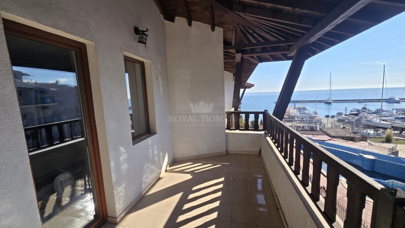 Квартира с 1 спальней на первой линии моря в Свято