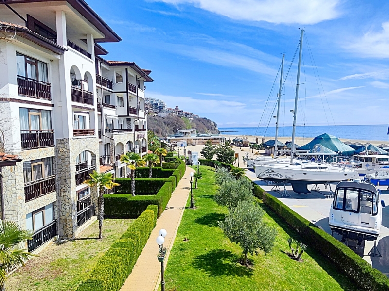 Квартира с 1 спальней в комплексе Арена на первой 