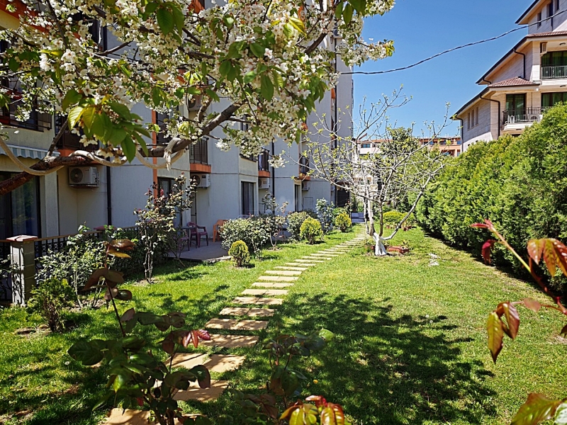 Квартира с 1 спальней в Amber Beach на Солнечном Б
