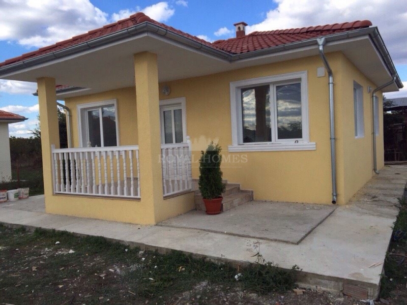 Дом в Болгарии в деревне Трастиково с земельным уч