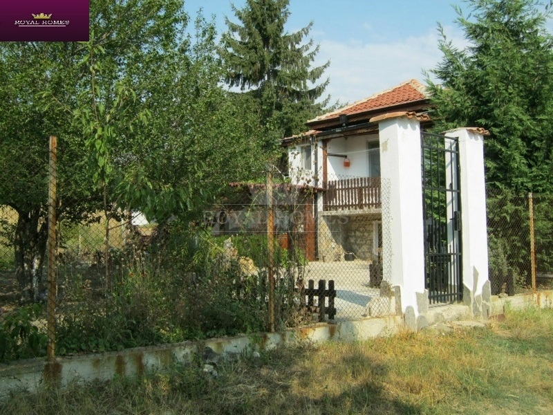 дом в Болгарии с земельным участком в деревне Близ