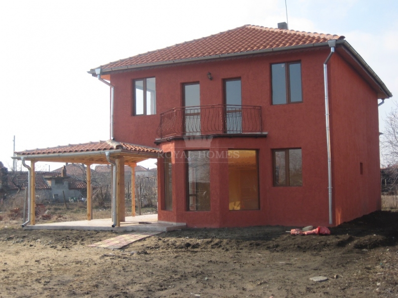 Купить дом с участком в Болгарии недорого.