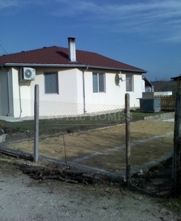 Дом в Болгарии с участком на берегу моря. Недвижимость в Болгарии, Варна.