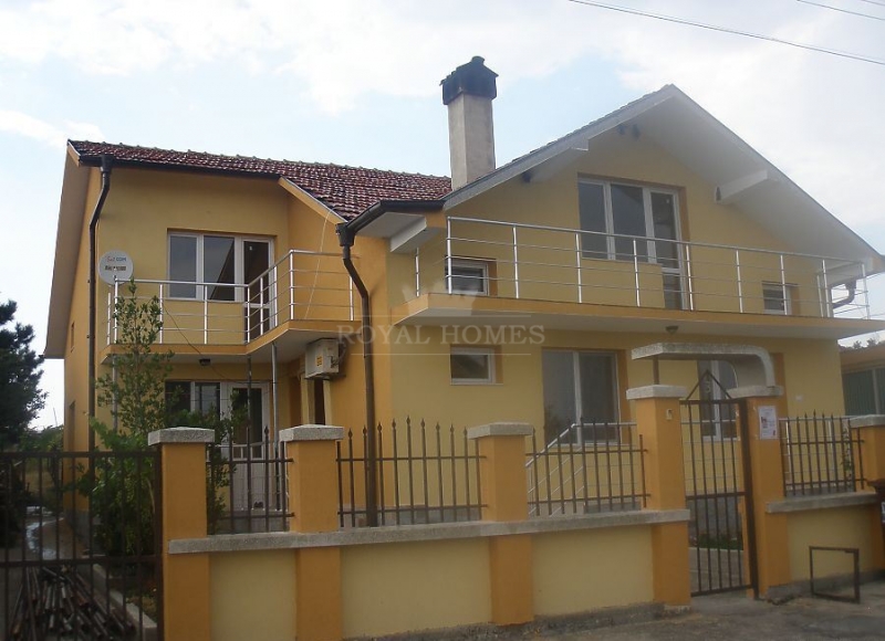 Новый дом в Болгарии рядом с морем в сельской мест