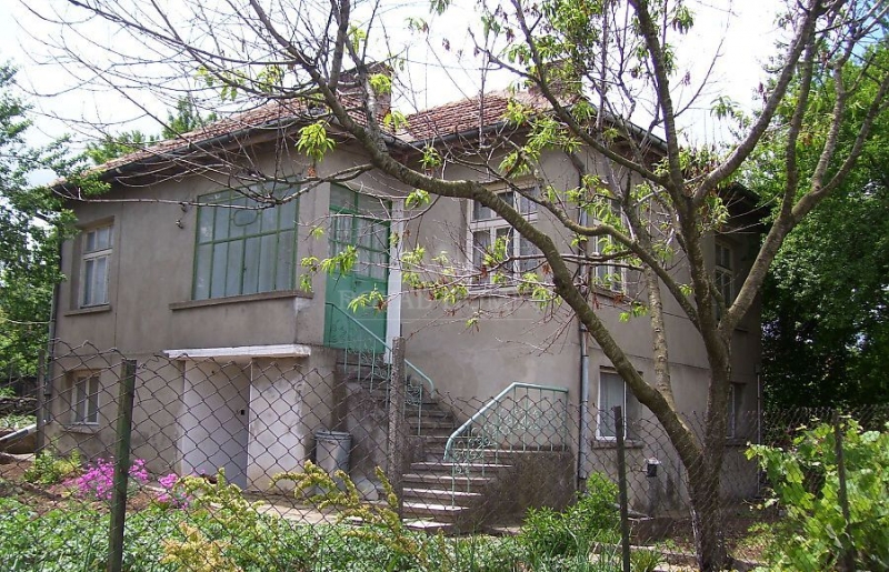 Дешевый дом в Болгарии в горной местности.