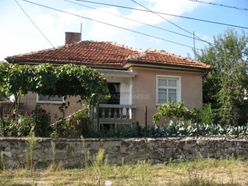 Дешевый дом в Болгарии в горной местности. Недвижимость в Болгарии дешево для круглогодичного проживания в Малко Тырново.